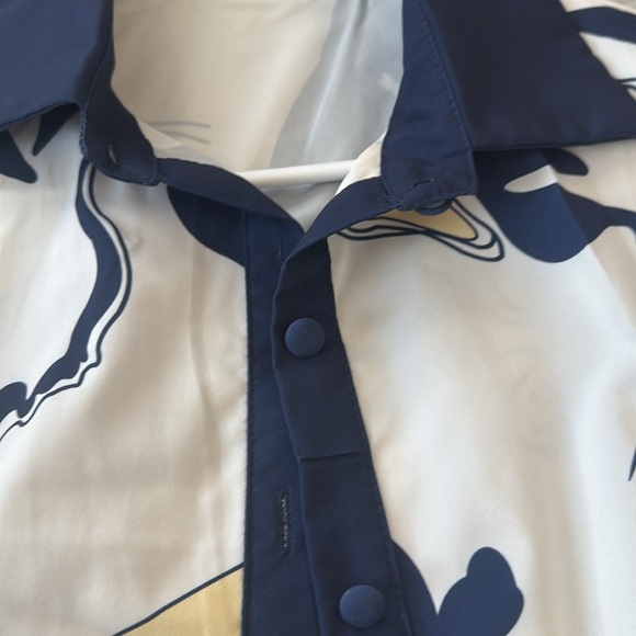 Classy top - Picture 3 of 3